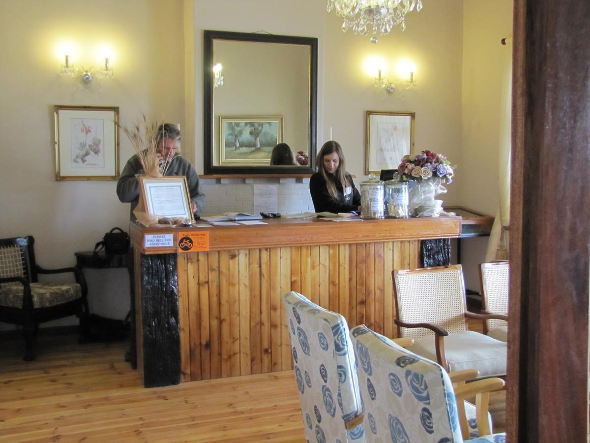 Grand Hotel Laingsburg Bagian luar foto